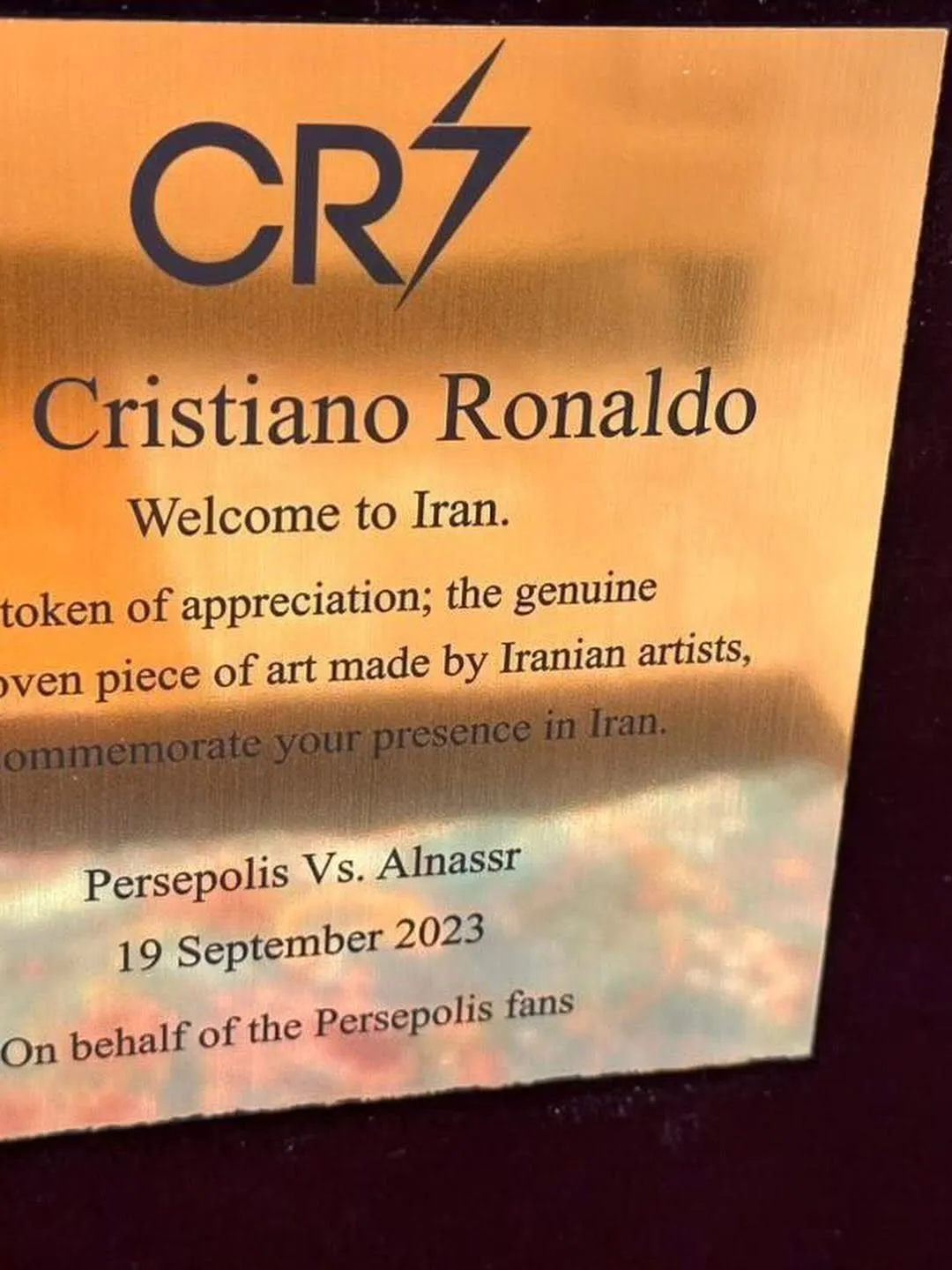 Goldplakette des Geschenks an Cristiano Ronaldo — Welcome to Iran, 19. September 2023
